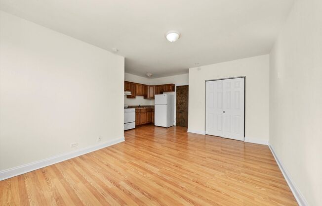Studio, 1 bath, 332 sqft, $1,350, Unit 410