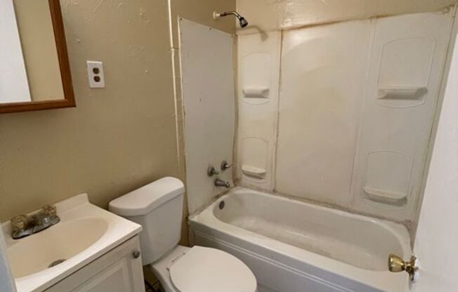 2 beds, 1 bath, 675 sqft, $480, Unit Unit #6