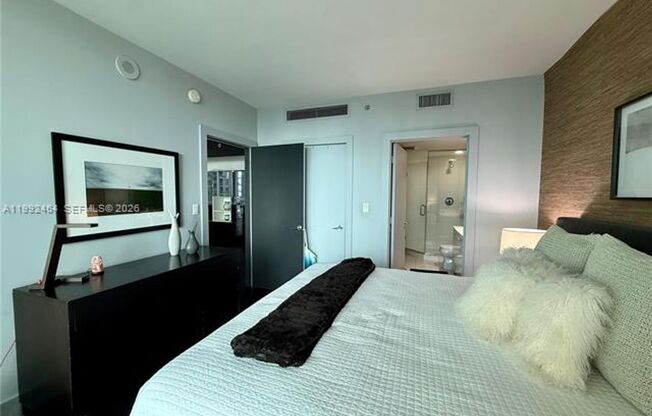 2 beds, 2 baths, 1,123 sqft, $4,650, Unit 55 SE 6th St # 3302