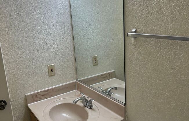 1 bed, 1 bath, 758 sqft, $855, Unit 27