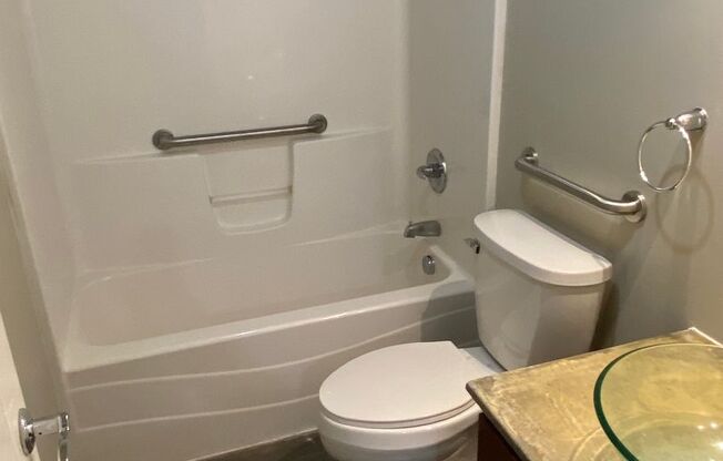 1 bed, 1 bath, 885 sqft, $850, Unit 520