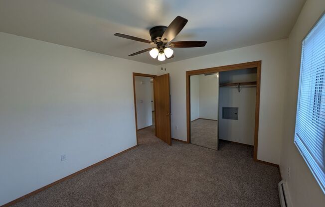 2 beds, 1 bath, 1,100 sqft, $1,359, Unit 1053 6309