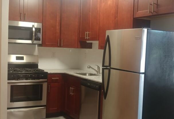 1 bed, 1 bath, 585 sqft, $1,785, Unit 109A