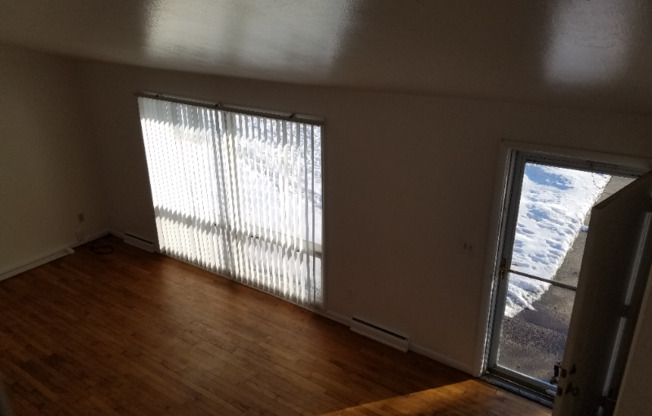 405 CEDAR ST NE
