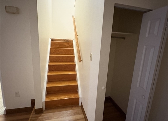 3 beds, 1 bath, 1,000 sqft, $4,500, Unit 3