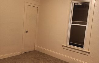 3 beds, 1 bath, $995, Unit 4709 lower