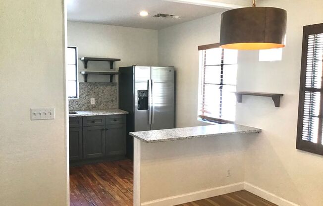 Modern, beautiful 3Bdrm, 2ba unfurnished in Sam Hughes, 1m to UofA