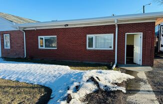 Pet Friendly 2 bedroom with Laundry and Off Street Parking