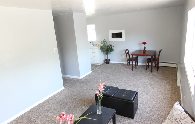 ***Rarely Available***1 bed 1 bath, 2 blocks from Colorado Mesa University