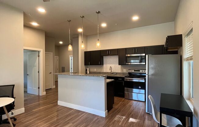 2 beds, 2 baths, 910 sqft, $1,550