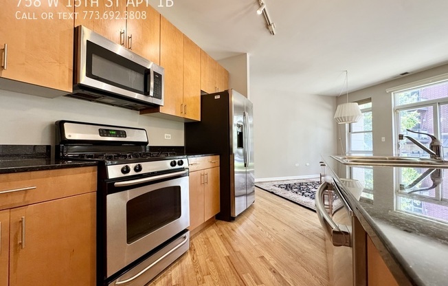 758 W 15 ST