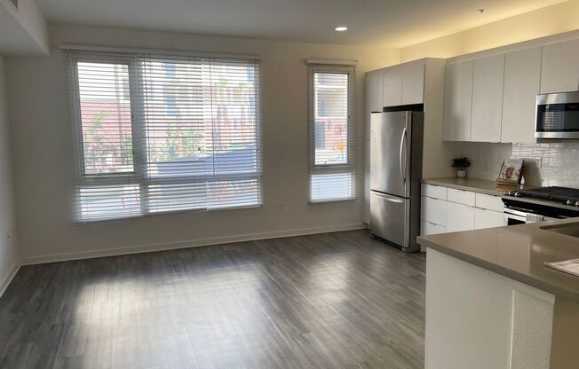 Studio, 1 bath, 611 sqft, $2,305, Unit 241