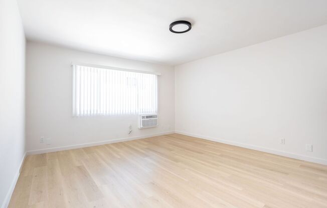Studio, 1 bath, 263 sqft, $1,399, Unit 326