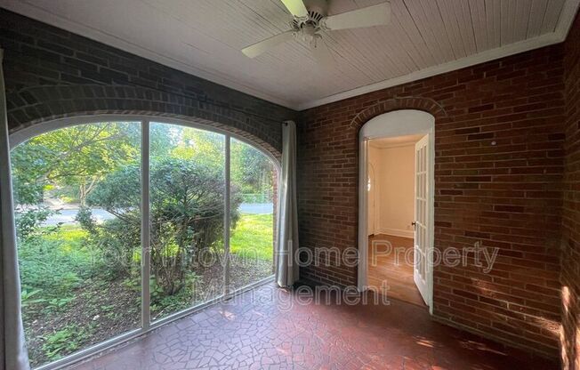 506 PAGE AVE NE