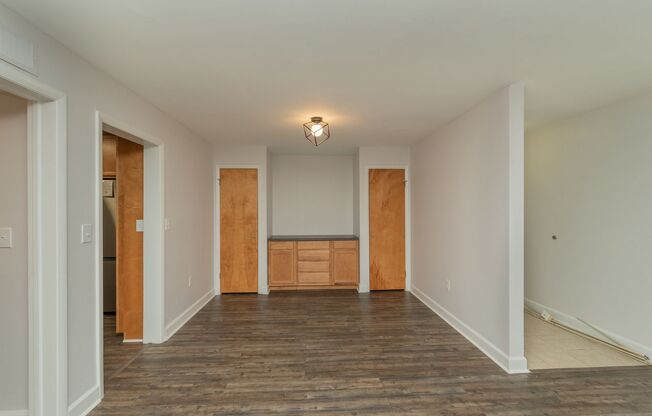 2 beds, 2 baths, $2,100, Unit 17E