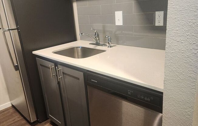 1 bed, 1 bath, 591 sqft, $1,499, Unit B-305