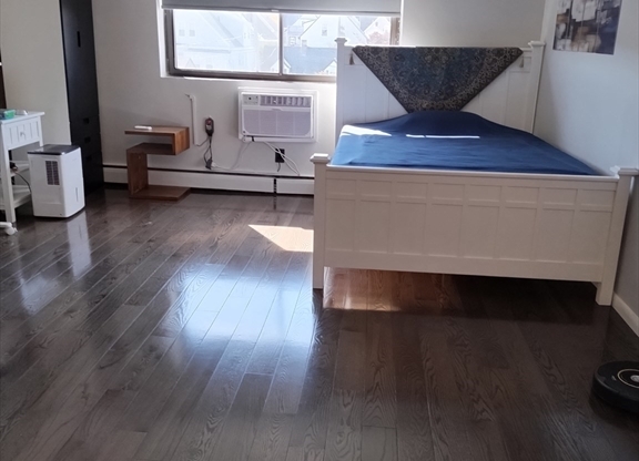 Studio, 1 bath, 405 sqft, $1,850, Unit 43