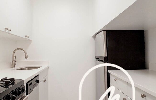 Studio, 1 bath, $3,900, Unit 9F