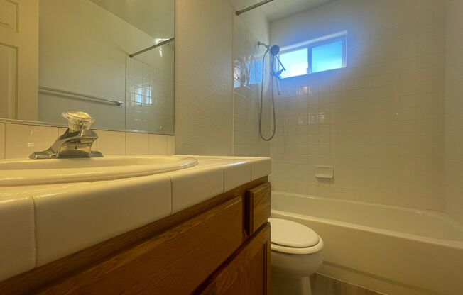 2 beds, 2 baths, $1,300