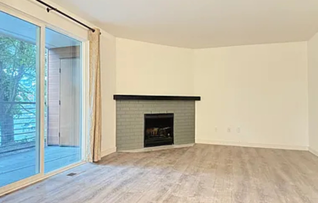 Updated Bellevue Condo with Rare 2 Reserved Parking Spaces – Ground Floor Convenience & Style!