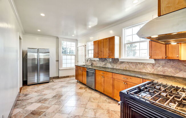 840 36 AVE