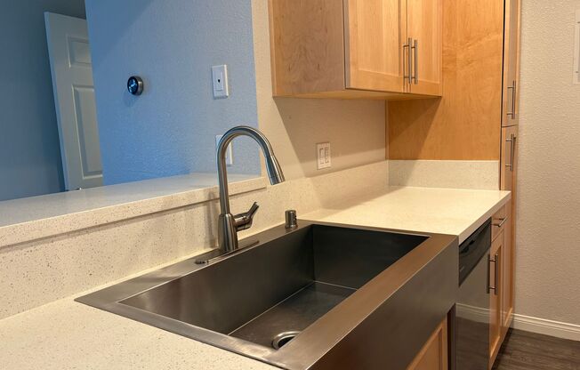 1 bed, 1 bath, 736 sqft, $2,245, Unit B057