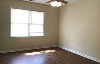 2 beds, 1.5 baths, $1,300, Unit 108