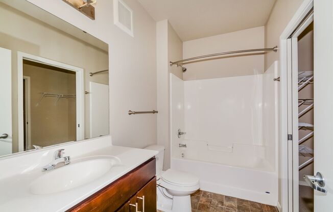 1 bed, 1 bath, 877 sqft, $1,940, Unit 114