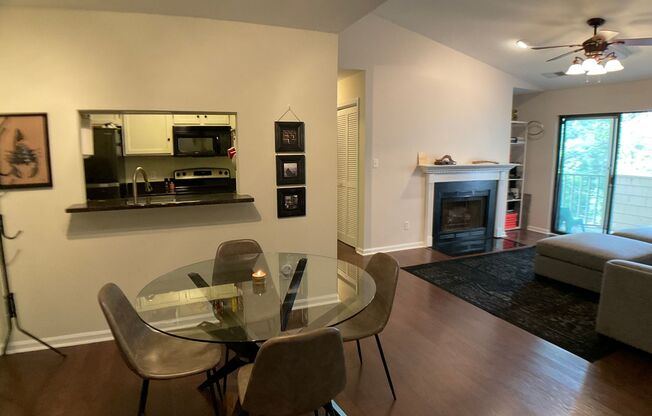 2 beds, 2 baths, $1,595, Unit Unit 1A32