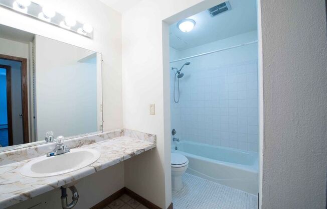 2 beds, 1 bath, 950 sqft, $1,285, Unit 105