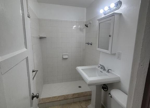222 WENONAH PL