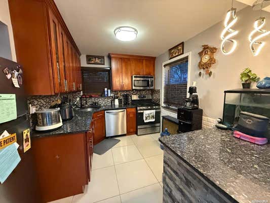 2 beds, 1 bath, $2,800, Unit A