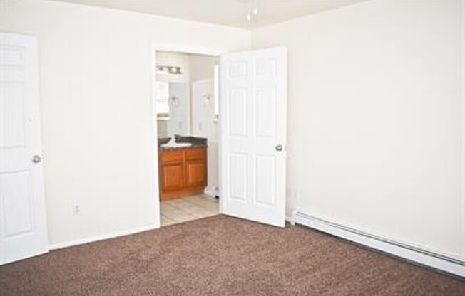3 beds, 2 baths, 1,090 sqft, $1,595, Unit C