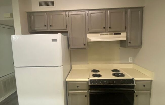 1 bed, 1 bath, 800 sqft, $695, Unit Unit 13