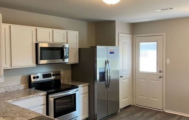 3 beds, 2 baths, $1,495