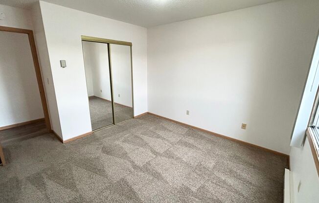 2 beds, 1 bath, 840 sqft, $860, Unit 2542-303