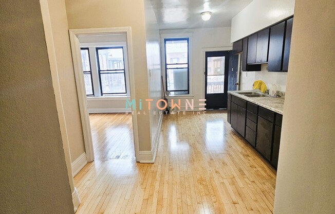 1100 W BERWYN
