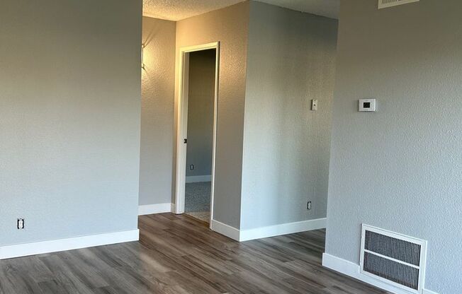1 bed, 1 bath, 690 sqft, $1,400, Unit 23