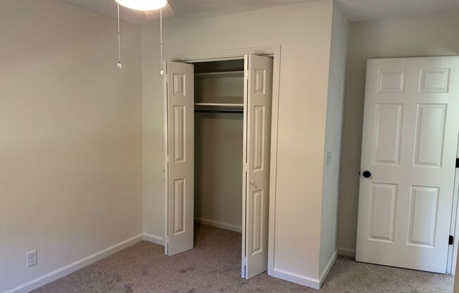 3 beds, 2.5 baths, $2,195, Unit 160