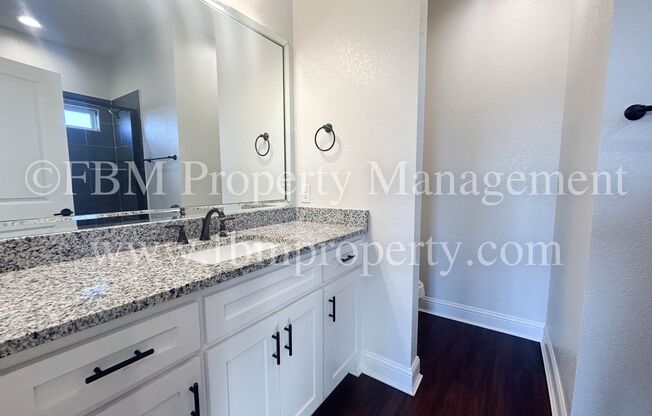 3 beds, 2.5 baths, $2,250, Unit 300