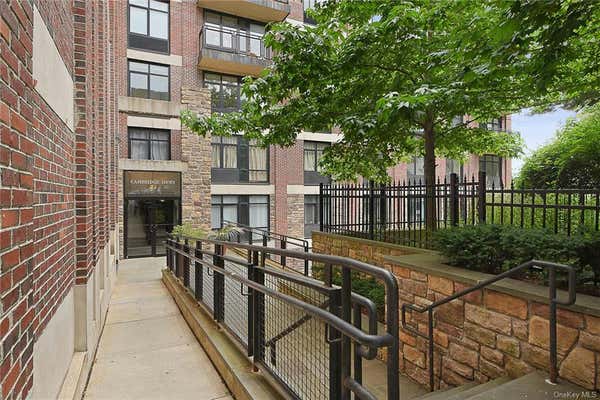 2 beds, 2 baths, 802 sqft, $3,100, Unit 5D