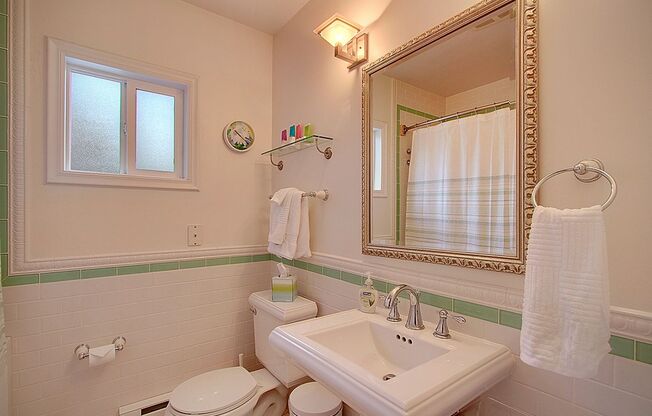 One Month Free Rent!* Furnished Cozy Bungalow Style Condo in Capitol Hill