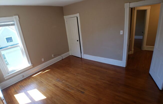 4 beds, 1 bath, $1,600, Unit A West Side-A.Toress