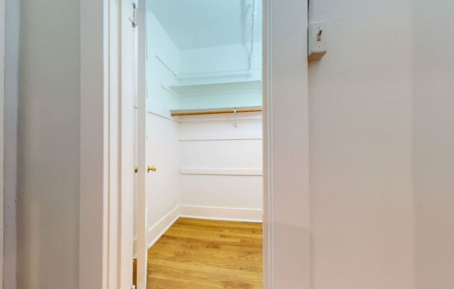 Studio, 1 bath, 373 sqft, $1,650, Unit 002