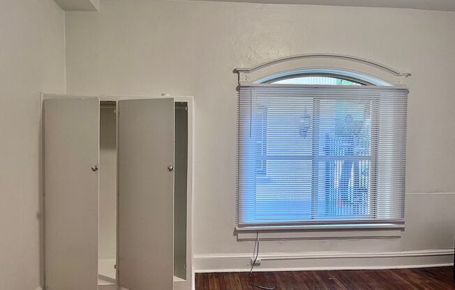 Studio, 1 bath, 274 sqft, $875, Unit 115