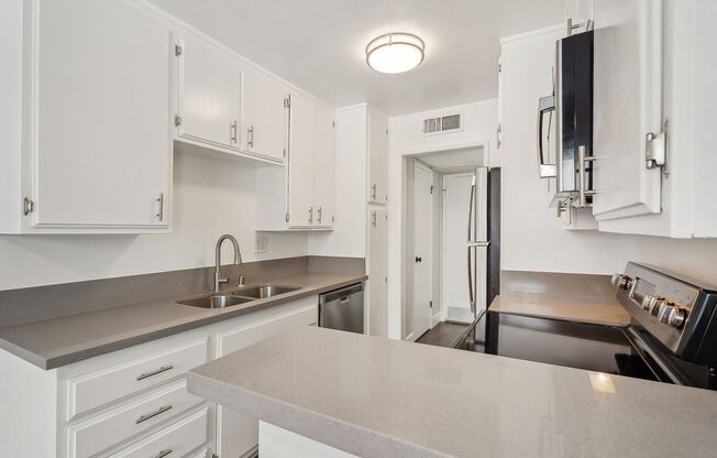 1 bed, 1 bath, 600 sqft, $1,648, Unit 302