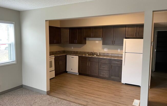 2 beds, 1 bath, $1,175, Unit 2607NE