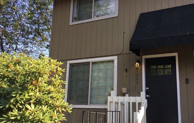 2 beds, 1 bath, 746 sqft, $1,795, Unit 21644