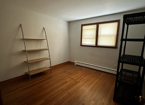 3 beds, 1 bath, 1,300 sqft, $2,700, Unit 1