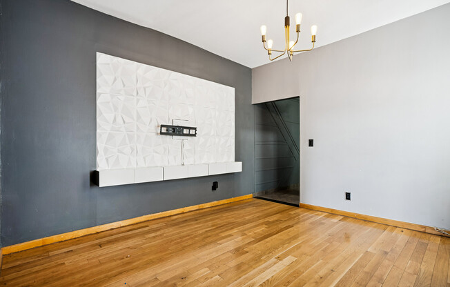 210 W 19 ST